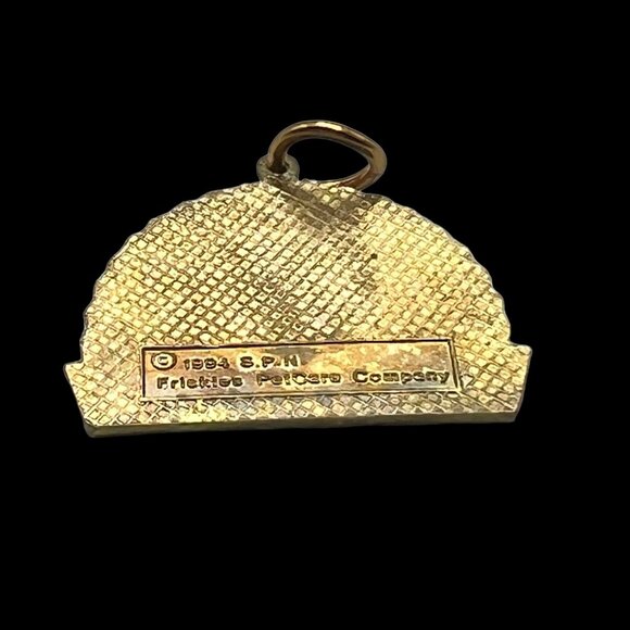 Mighty Dog Club Pendant Friskies Advertising Premium Gold Tone 1994 Medal - Picture 4 of 7